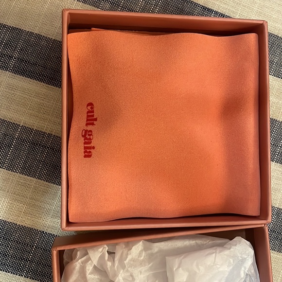 Cult Gaia Leonie Earrings never worn - gold hoop with pearl details - Picture 4 of 6